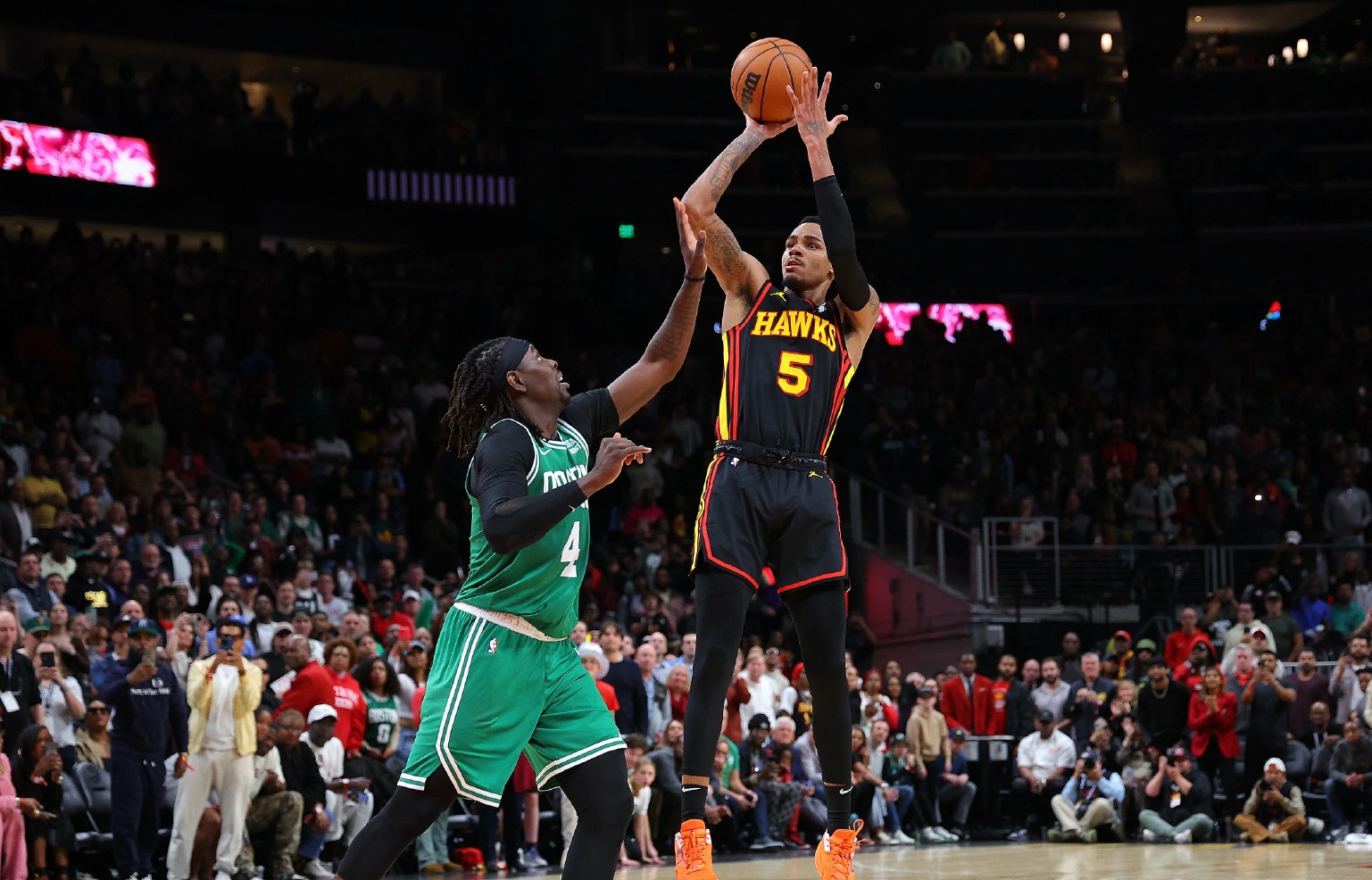 关于穆雷新星比赛局势复杂表现突出，湖人前途光明！赛场气氛高涨的信息